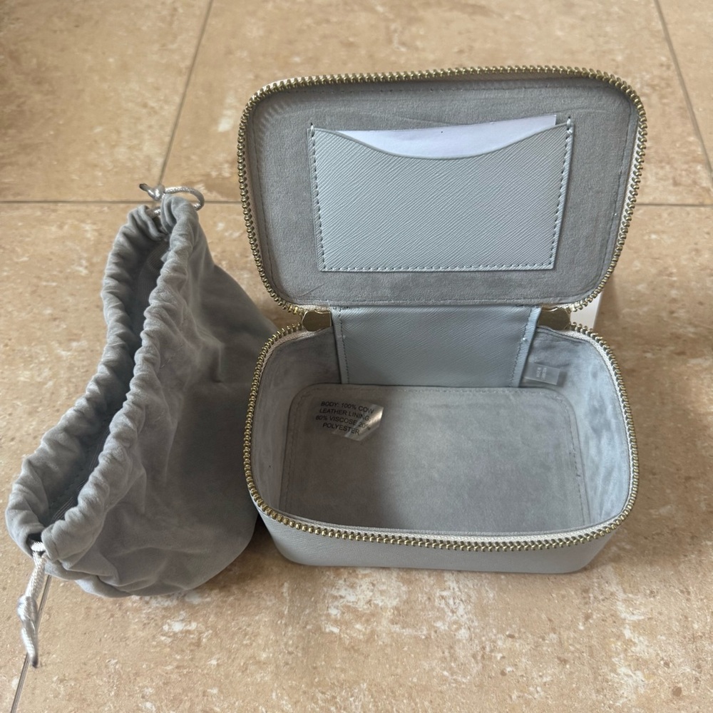 Truffle privacy jewelry case